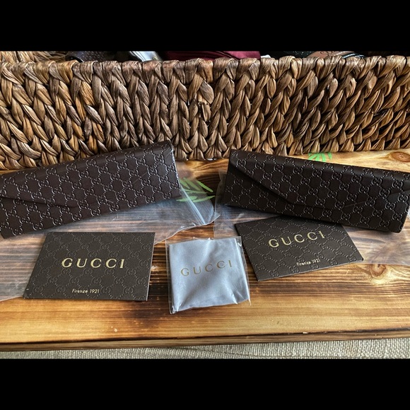 2 Gucci New logo eyeglass cases and cleaning cloth sealed